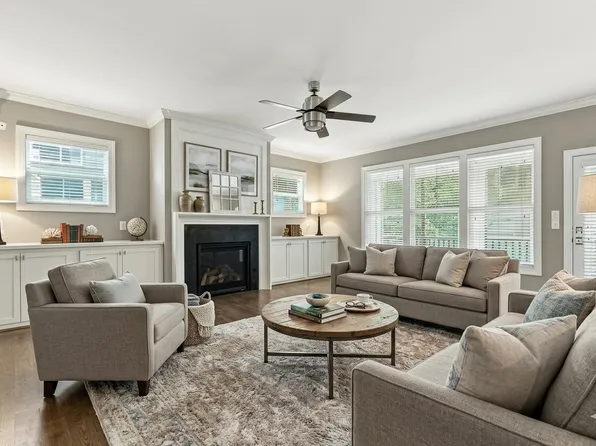 2703 Cameron Pond Dr, Cary, NC 27519