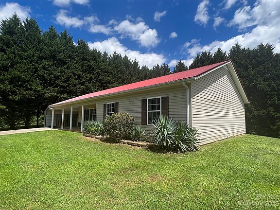 3rd image of 2222 Woodlawn Dr