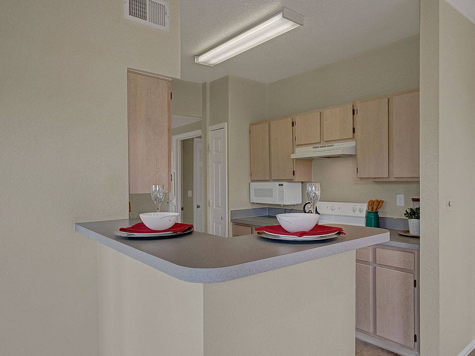Camelback Pointe Kitchen With Breakfast Bar
