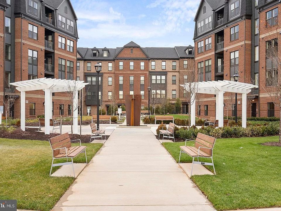 1st image of 3927 Fair Ridge Dr #3003
