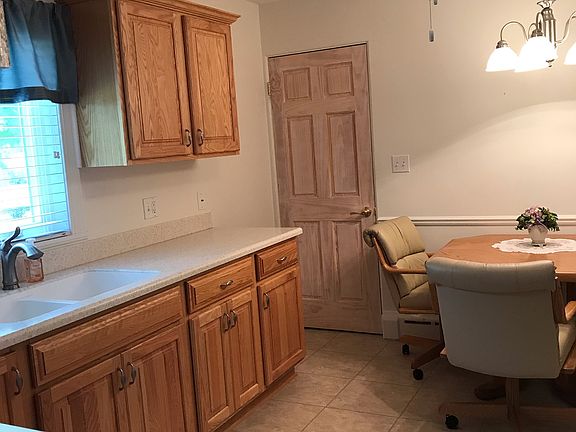 4th image of 702 Campbell Dr