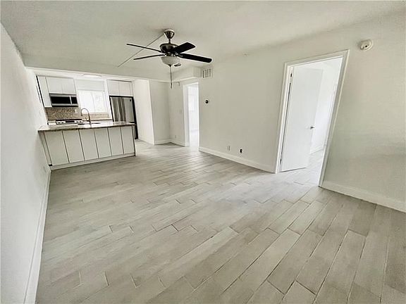 4th image of 1000 SE 15th St APT 101