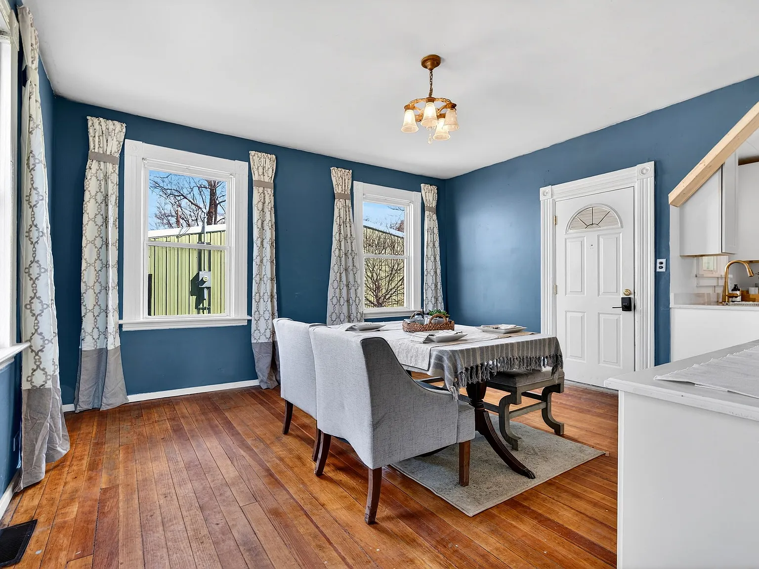 2 bed, 1.5 bath, 1517 sqft, $2,400 — Photo 2