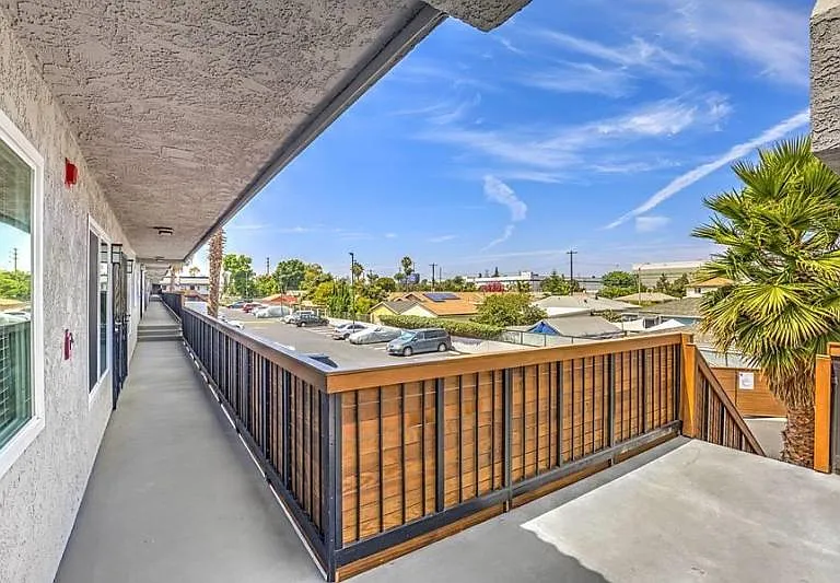 Del Amo Place Apartments Homes — Photo 6