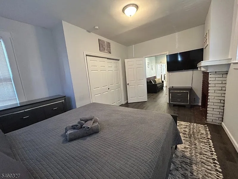 142 Mapes Ave — Photo 3