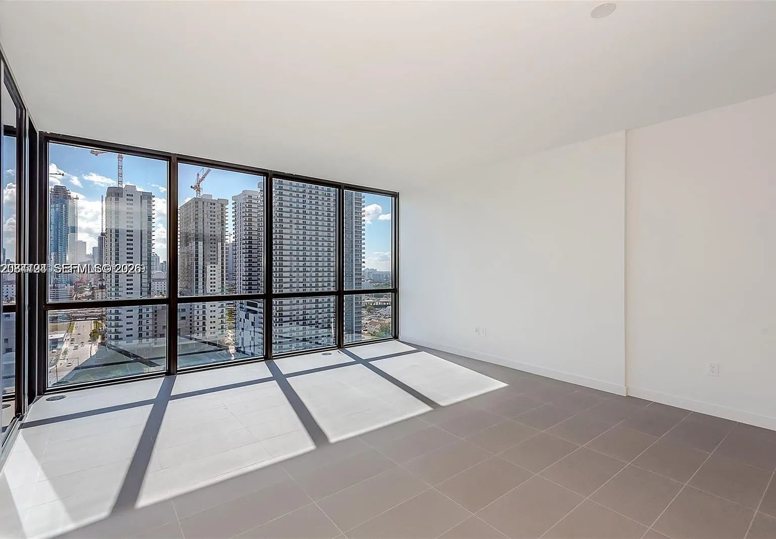 Canvas Condo — Photo 3
