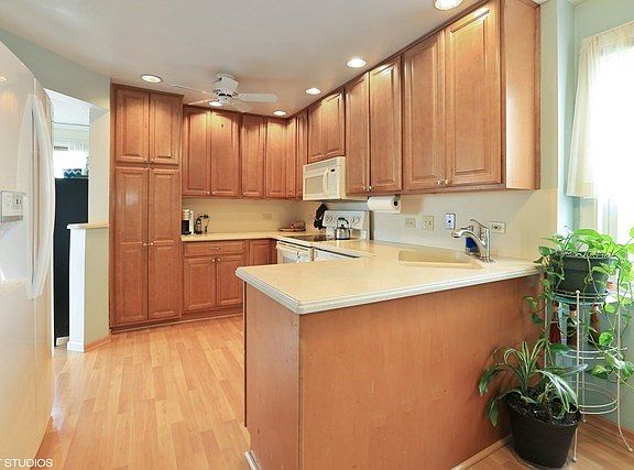 4th image of 2858 N Melvina Ave