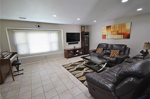 5th image of 160 Baron Ln