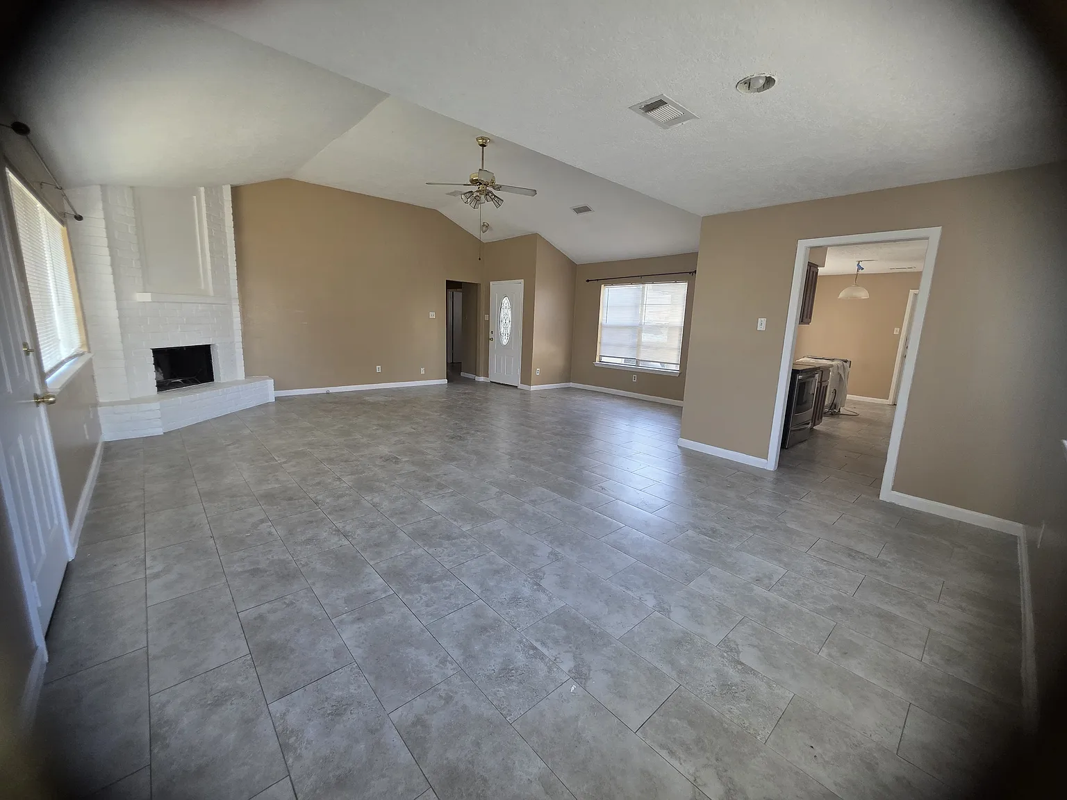3 bed, 1662 sqft, $1,900 — Photo 2