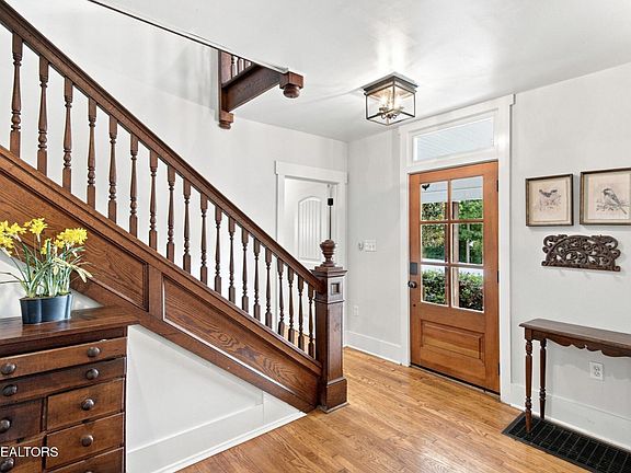 4th image of 1905 Spring St