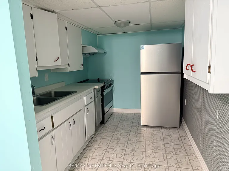 359 Patricia Ave #BASEMENT — Photo 4