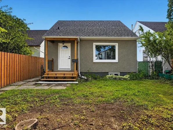11645 90th St NW, Edmonton, AB T5B 3Y3