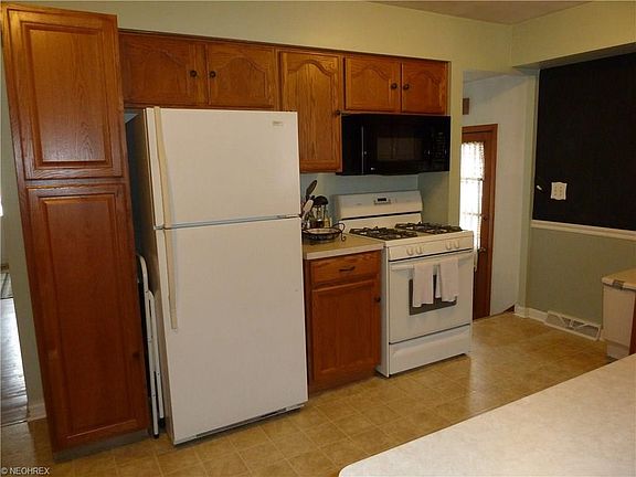 4th image of 4390 Sky Lane Dr