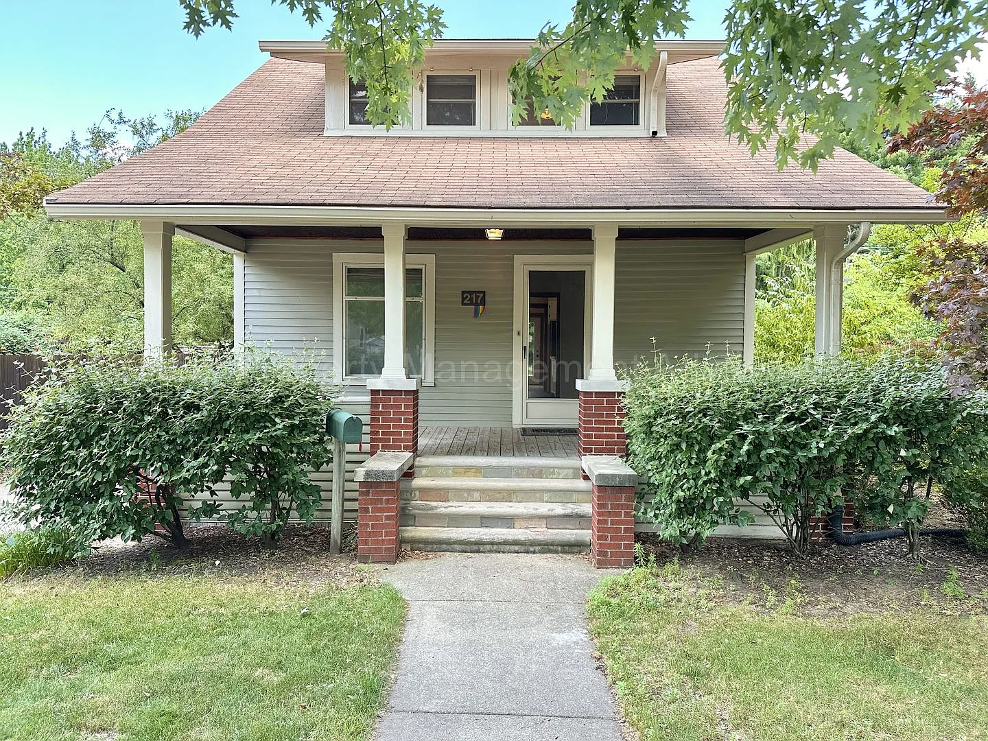 217 Gardenia Ave photo 1
