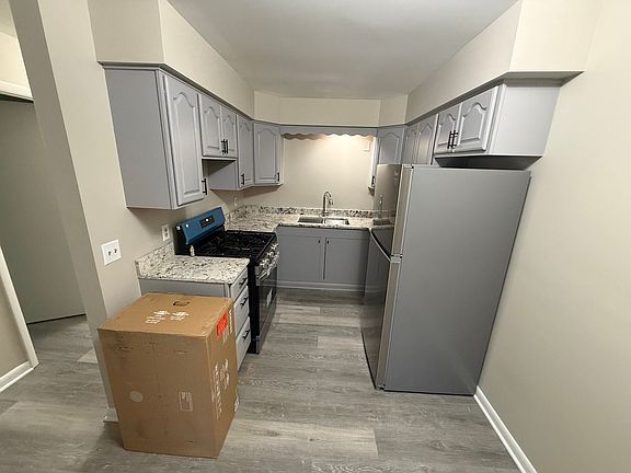 4th image of 2415 Paradise Blvd #11