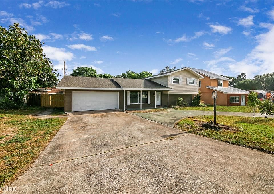 1st image of 124 Chaucer Ln