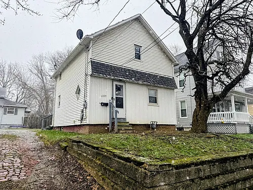 689 Kling St Photo 1