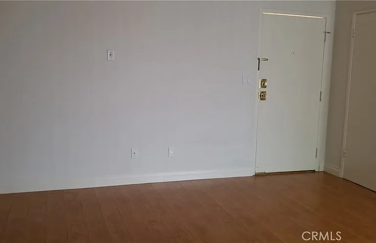 18530 Hatteras St #102 — Photo 4