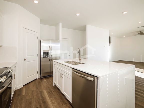 4th image of 2439 Dolly Ave
