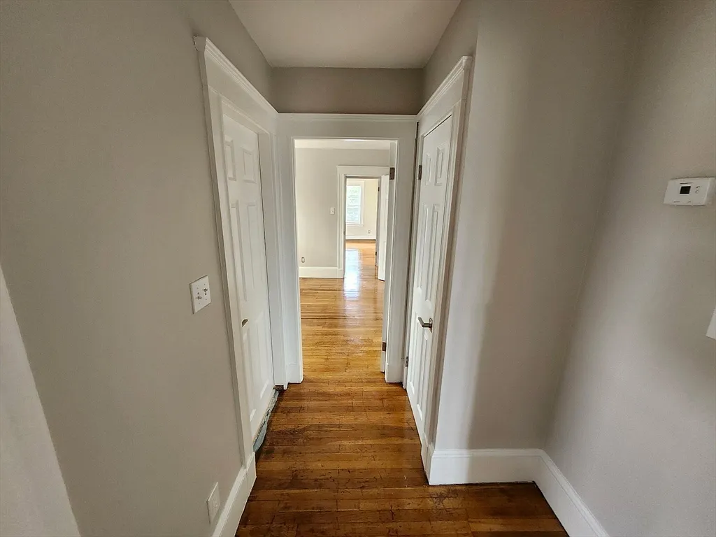 3 bed, 1.0 bath, 1500 sqft, $3,150 — Photo 2