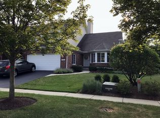 33024 N Stone Manor Dr, Grayslake, IL 60030