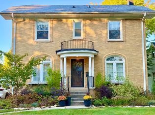 332 Nuttall Rd, Riverside, IL 60546