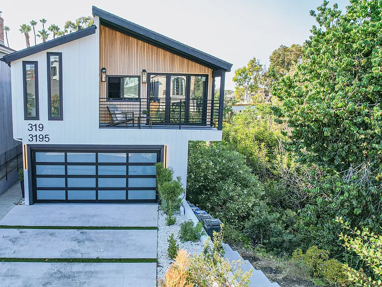 319 Heliotrope Ave — Photo 2