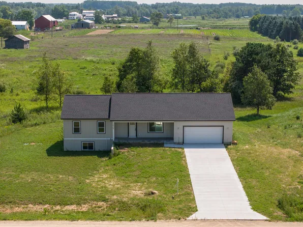 18163 Hunters Ridge Dr, Morley, MI 49336
