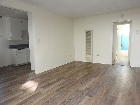 4th image of 4852 Santa Cruz Ave #3