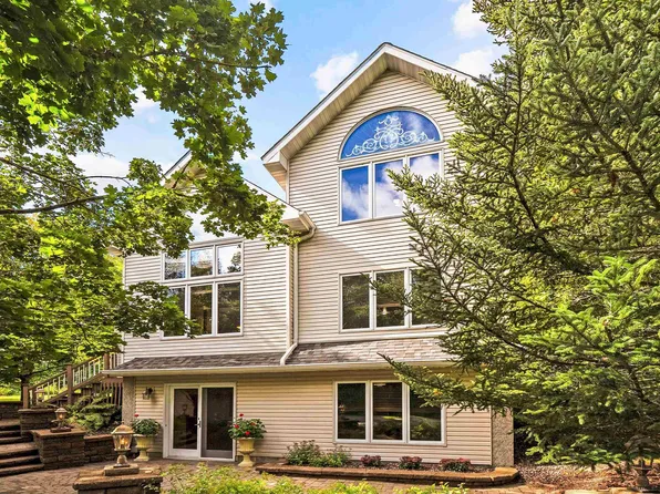 5134 Maple Grove Rd, Hermantown, MN 55811