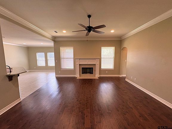 3rd image of 121 Hook Norton Ln