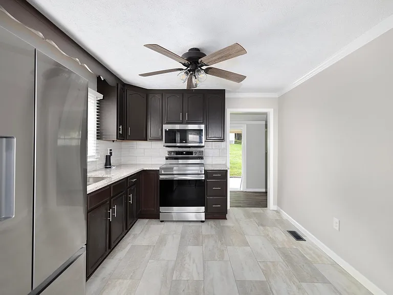 2114 Broad St — Photo 4