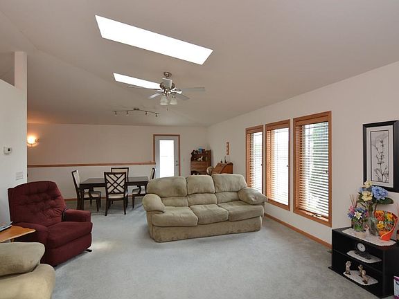 4th image of 1585 Smithfield Dr