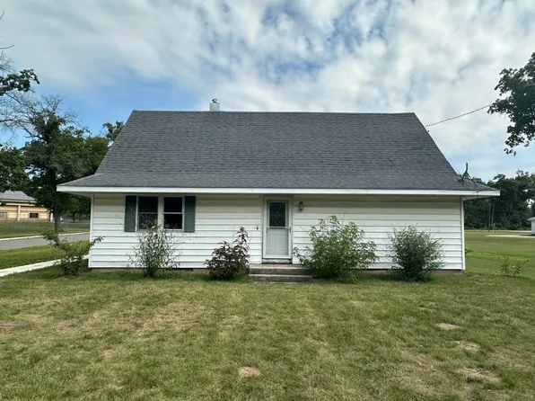 705 E Wilcox Ave, White Cloud, MI 49349