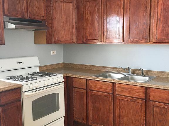 4th image of 4850 W Newport Ave #2