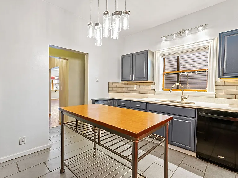 1106 Goettman St — Photo 12