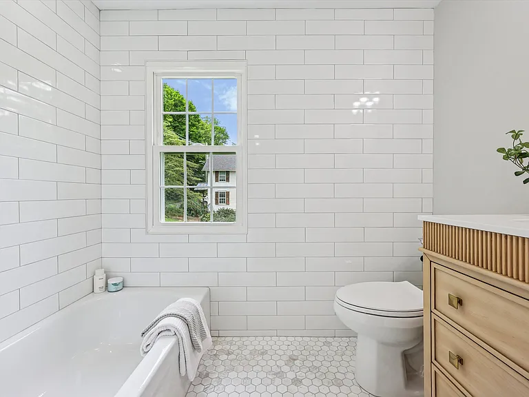 218 Biddulph Rd — Photo 54