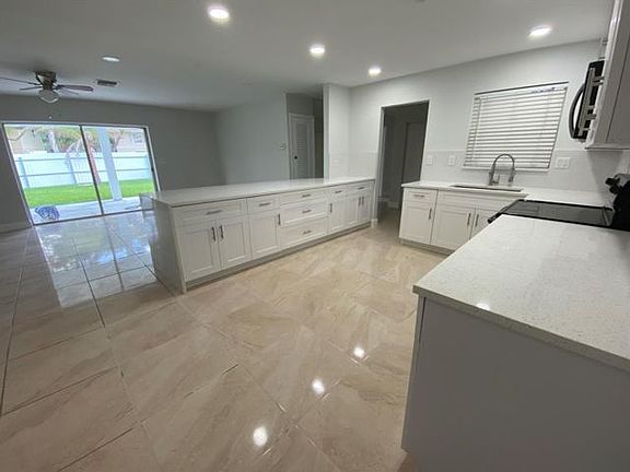 2nd image of 1831 S Lake Ct