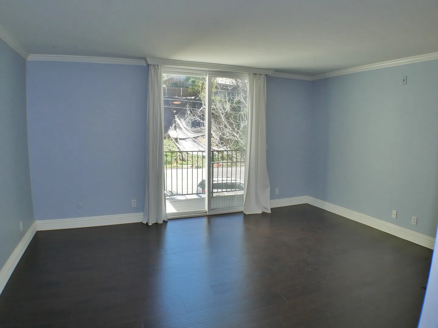 Mission Hills Must See! 2nd Floor Studio w/assigned parking and on-site laundry. — Photo 4