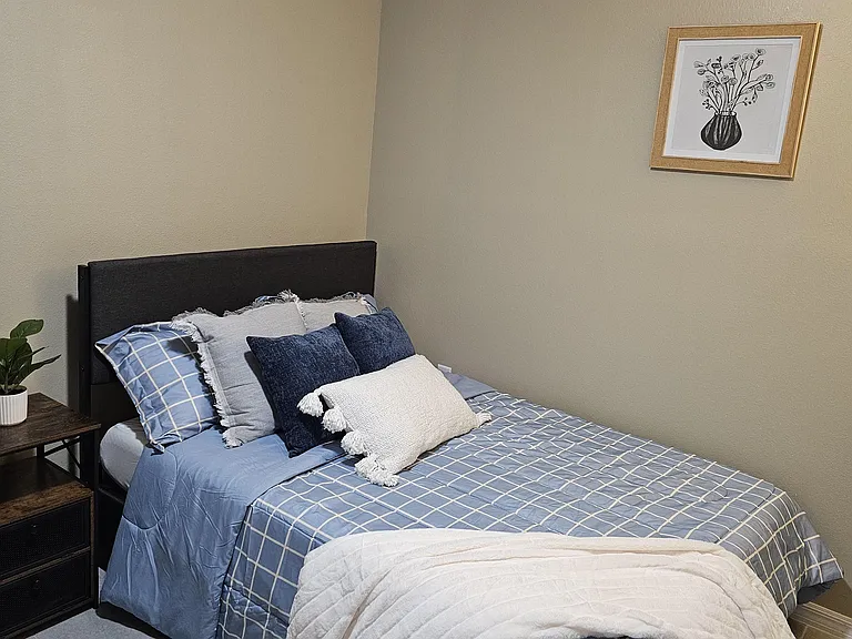 Van Allen Cir — Photo 1