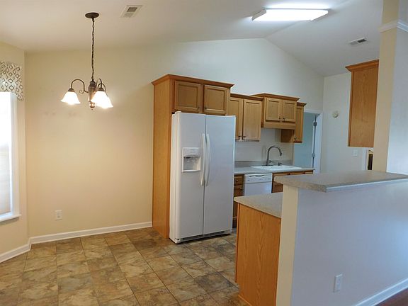 4th image of 1121 Augustus Dr.