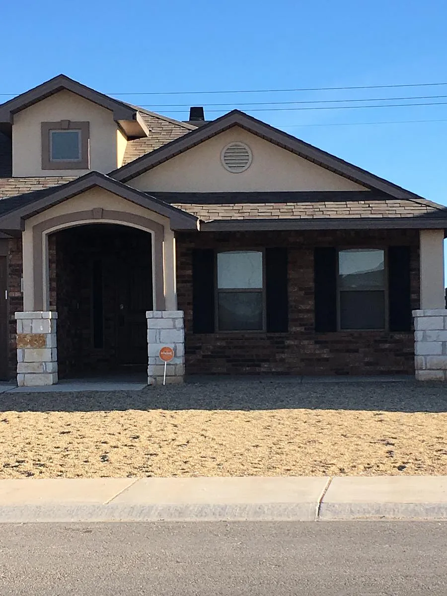 fabulous Legend's Park beauty with low maintenance front yard! - 5903 Mile High Ln