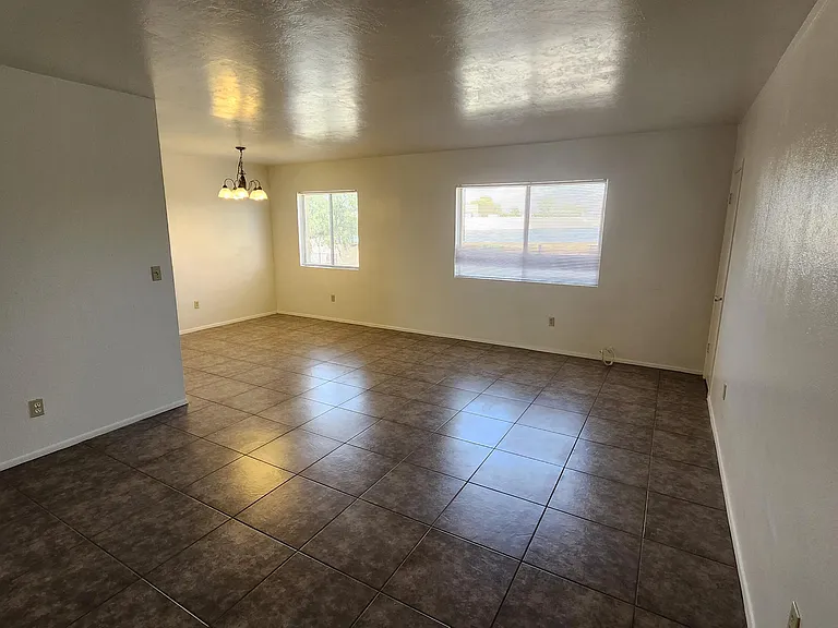 810 S Kolb Rd #3 — Photo 4