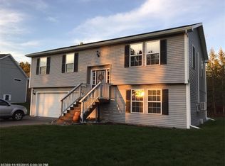 25 Deer Pond Ln, Bangor, ME 04401