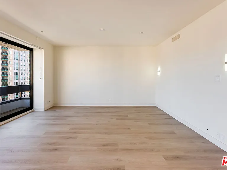 10551 Wilshire Blvd #1405 — Photo 30