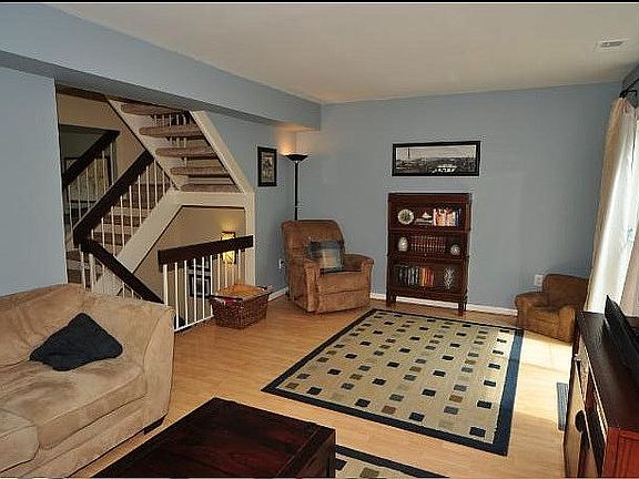 4th image of 9510 Miranda Ct