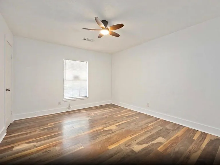 6043 Lyndhurst Dr — Photo 12