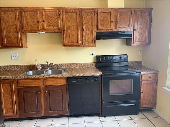 4th image of 402 Peregrine St