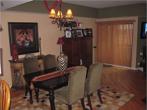 2nd image of 2526 N Lincoln Ave APT 305
