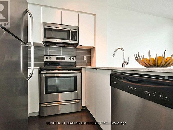 3rd image of 150 E Liberty St #613